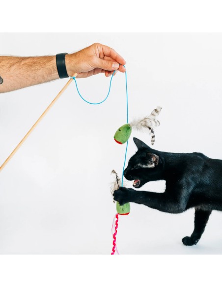PLAY International Classic Feline Frenzy - Wand Toy - Olives